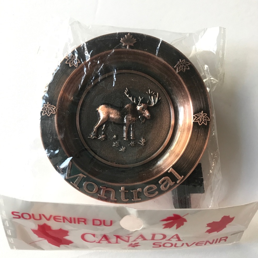 New Decorative Plate with stand - small Canada Moose Trinket